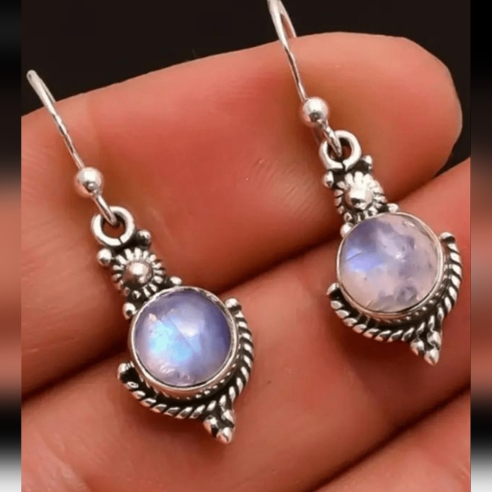 ✨3 FOR $28✨🆕️ ANTIQUED SILVER-TONE MOONSTONE EARRINGS